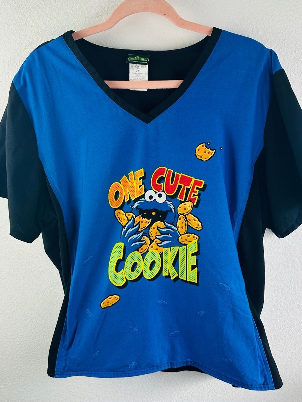 Sesame Street One Cute Cookie Cookie Monster Scrub Top Size 2X